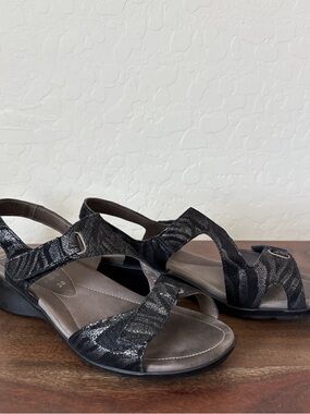 Mephisto Womens Paris Hook And Loop Sandals Small Wedge In Black Size 38 US 7.5